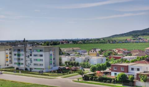 REZERVOVANÝ 3 izbový byt v Pezinku s výhľadom na KARPATY