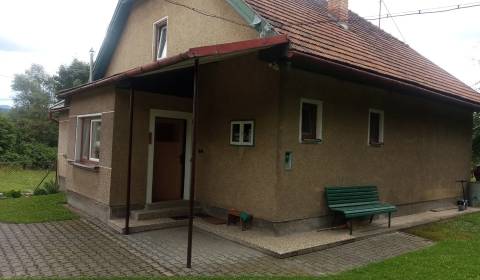 Rodinný dom s veľkou záhradou vo Veličnej
