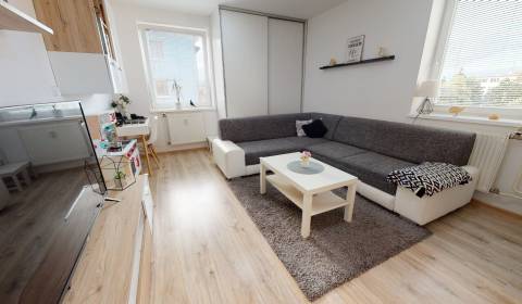 REZERVOVANÉ 2 a pol izbového bytu s balkónom v Pezinku
