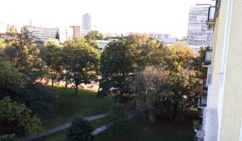 SLNEČNÝ 2 IZ. BYT, LOGGIA, BALKÓN, PRI JAZERE - KOMÁRNICKÁ UL.