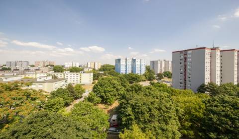 REZERVOVANÉ 4izb byt v centre Petržalky, 87m2, 8/8, loggia