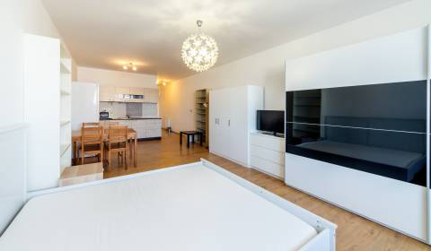 Príjemný 1i byt 42m2, s balkónom, MANHATTAN