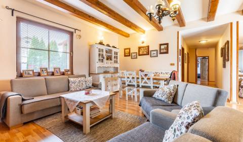 Krásny štýlový 4-izbový bungalov, 137 m2, na 8 ár. pozemku, Tepličany