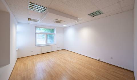 Kancelárie na Kolibe, 130m2, 5 miestností, prízemie domu, parking