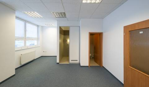 Prepojené 2 kancelárie, kuchynka, wc, 37m2, prízemie, AB3, parkovanie