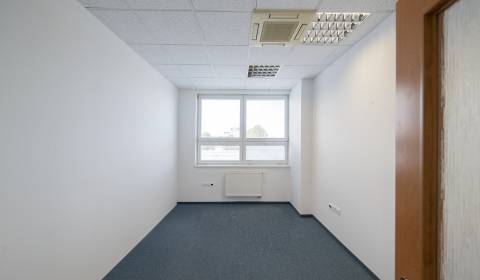Samostatná kancelária, toalety na chodbe,13m2, 3.posch, AB3 parkovanie