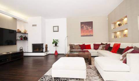 Krásny plne zariadený 3i byt s terasou na prenájom