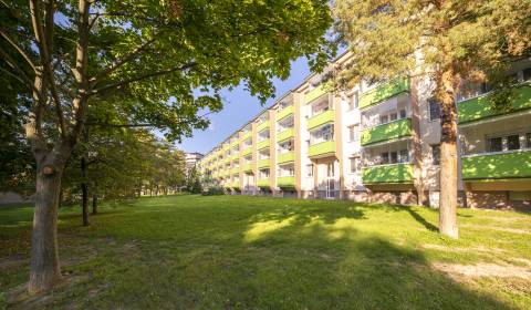 REZERVOVANÉ 3izb byt s garážou, Ostredky, 65m2, 2/3posch, balkón