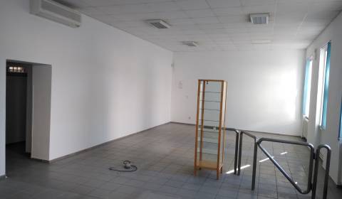 Na prenájom klimatizovaný obchodno-kancelársky priestor 140 m2, Trnava