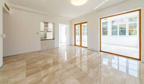 Veľký 3i byt 132m2, so zimnou záhradou a parkovaním, HLBOKÁ RESIDENCE