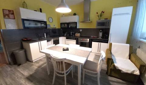 Predáme 4-izb. rodinný dom, 158 m2, pozemok 1077 m2, Vráble, o. Nitra