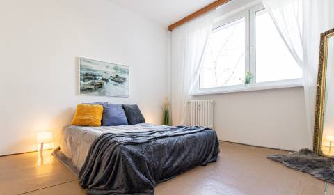 EXKLUZÍVNE Slnečný priestranný 3 izbový byt s balkónom na predaj
