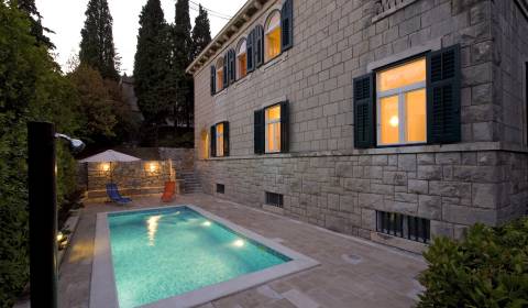 Na PREDAJ Vila s bazénom Split Marjan