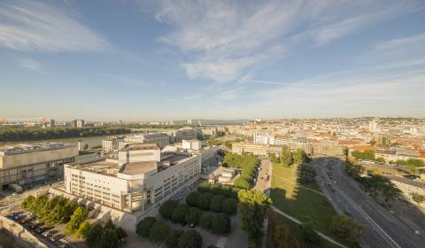 2izb byt s výhľadom na hrad, Panorama City, loggia, 19/33p., parking