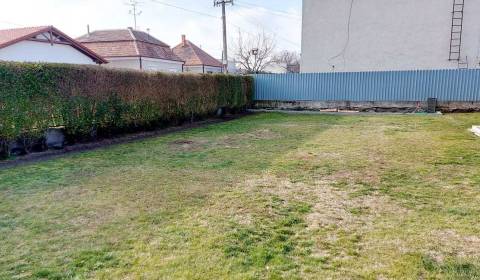 Ponúkame na predaj pozemok v obci Nesvady