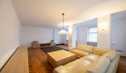 Výnimočný, priestranný 4i byt 170m2, zariadený, balkón, super lokalita