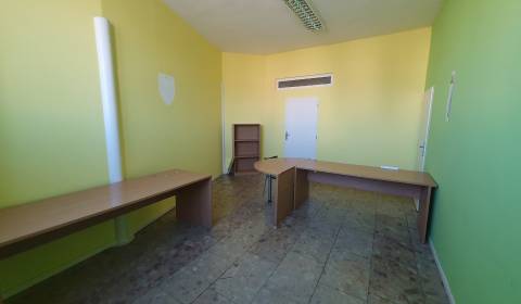 Prenajmeme kanceláriu o výmere 23,61 m2, Levická ul.,Vráble