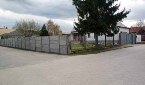 REZERVOVANÉ!!! Predaj rodinný dom + veľký pozemok 960m2 Malé Dvorníky