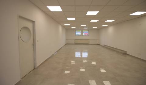 PRENÁJOM - obchodný priestor 76 m2 - areál POLYGON