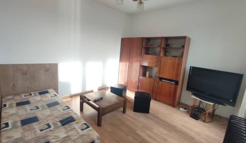 Slnečný 1 izbový byt ul. Nešporova, 28 m² loggia, 7/7posch.