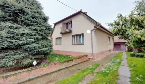 REZERVOVANÉ- na predaj rodinný dom v Šoporni
