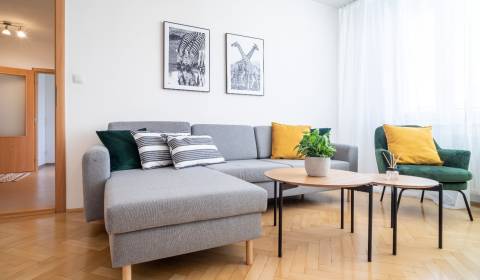 NA PREDAJ 3 IZB. BYT BLÍZKO CENTRA MESTA, 72 m²+loggia, Braniskova