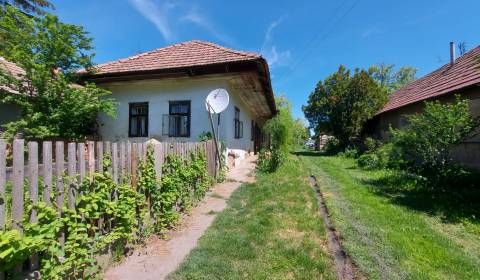 Rodinný dom s pozemkom Tekovské Lužany