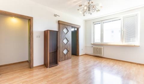 NA PREDAJ 3 IZB. BYT NA ŽELEZNÍKOCH