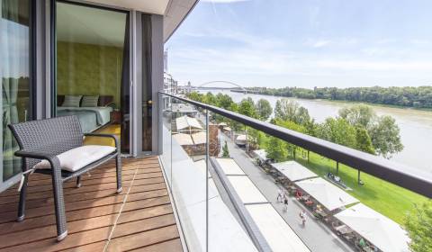2izb byt, výhľad na Dunaj, Eurovea, 56m2, loggia 6m2, parking, pivnica
