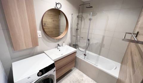Veľmi pekný, priestranný 3-izb. byt ul. Dvorkinova, 80 m², 2 x loggia.