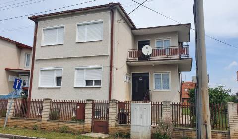REZERVOVANÉ! Predáme priestranný rodinný dom v obci Lúčnica n./Žit.