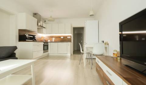 NA PRENÁJOM zariadený moderný 2-izbový byt s balkónom v Stupave