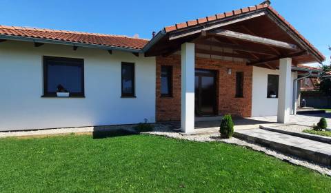 4-izbový dom na predaj, Vráble - Dyčka, pozemok 1152 m2