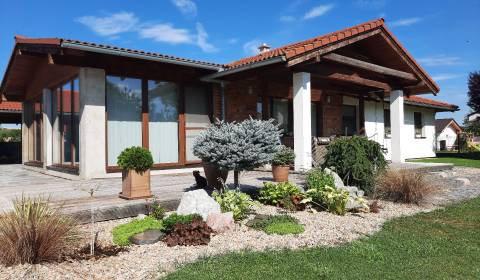 4-izbový dom na predaj, Vráble - Dyčka, pozemok 1152 m2