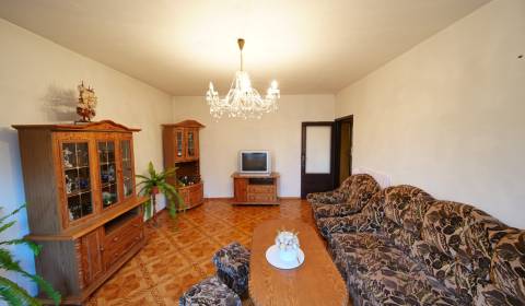 Znížená cena - na predaj 3 izbový byt, 71,56 m2 + loggia, Zombova, KVP
