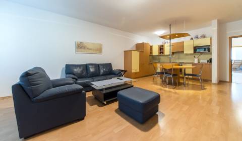Veľkometrážny, príjemný 2i byt, 80m2, klimatizovaný, skvelá lokalita
