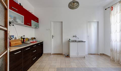 Tehlový dvojizbový byt s loggiou, 76m2, Rača, Dopravná