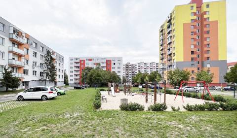 Ponúkame na predaj velkorysý 3 izbový byt s balkónom v Modre