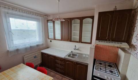 Predané: 4 izbový byt s komorou a lodžiou v meste Šaľa 