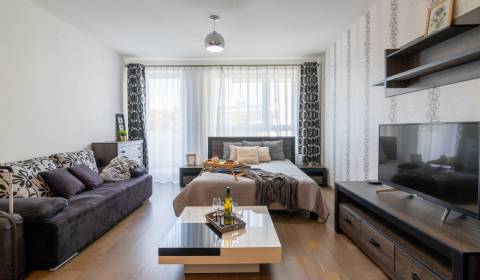 Štýlový 1i byt 35m2 + balkón, Staré mesto Nová Mýtna, novostavba