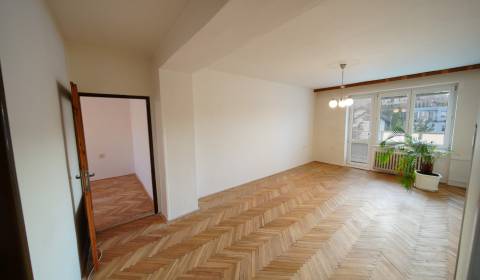 Predaj 3 izbový TEHLOVÝ byt, s 2 loggiami, Tatranská - Staré mesto