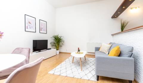 Priestranný 2,5 izbový tehlový byt, 74 m2, ul. Moyzesova