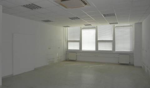 Veľká klimatizovaná kancelária v Dúbravke, 55m²
