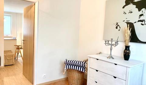 3 izbový byt po rekonštrukcii 73 m2 na CHRENOVEJ - NITRA