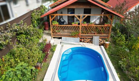 PREDANÉ Exkluzívne na predaj Chata s bazénom, r.k 2012, Svinica