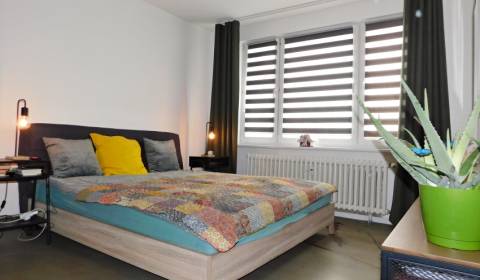 NOVÁ CENA! 2-IZB. BYT S LODŽIOU PO REKONŠTRUKCII A KOMPLETNE ZARIADENÝ