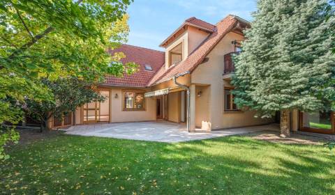 - Predaj veľký 7 izbový RD s bazénom, 800 m2 UP, top lokalita
