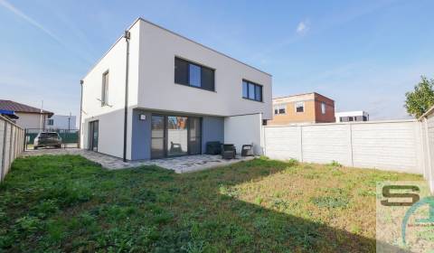 Bývanie ktoré si zamilujete,4-izb.mezanín,125m2,Záhrada,Parkovanie.