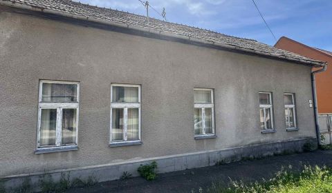 Exkluzívne Na predaj starší R Dom v Šahách  L Štúra