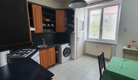 REZERVOVANÉ Prenájom 2 izb. byt, Záhrebská ul, Staré mesto
